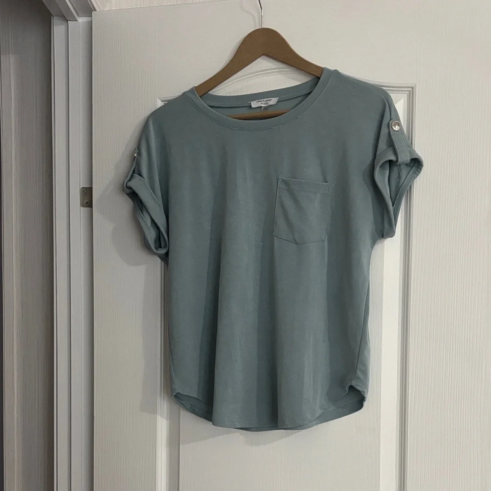 Basic Top - Picture 1 of 7